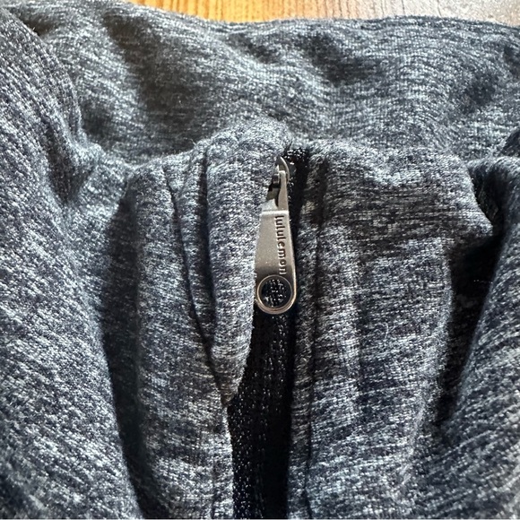 Men’s Lululemon Surge Warm 1/2 Zip Size Large Heathered Grey Stripe - Picture 7 of 10